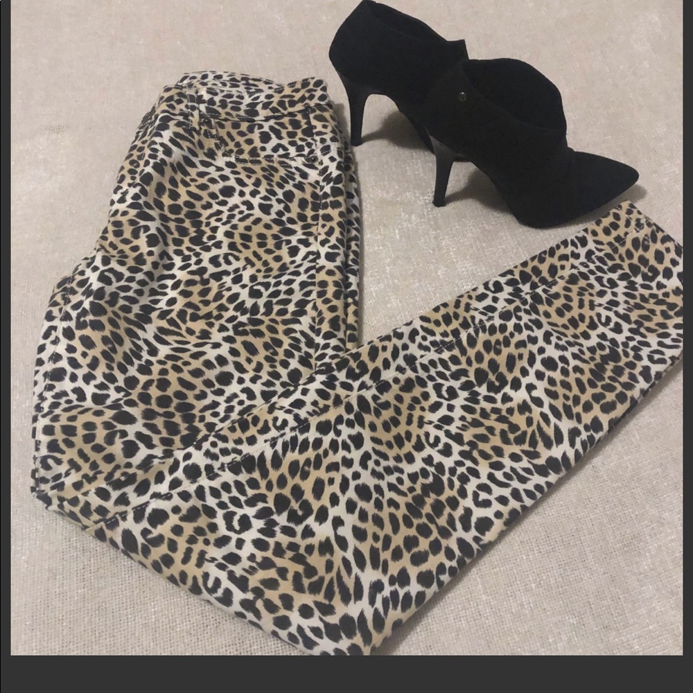 Victoria’s Secret Mid Rise Siren Leopard Jeans sz4